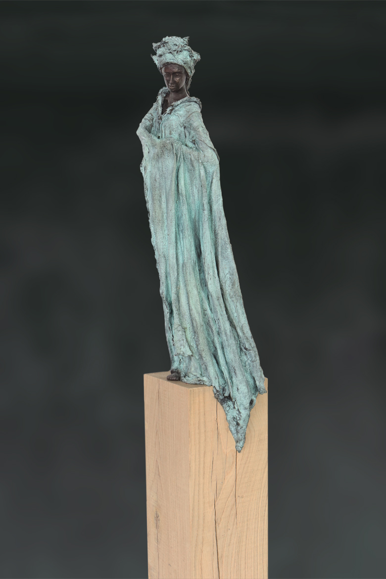 Maia, kieta nuij sculptures in bronze