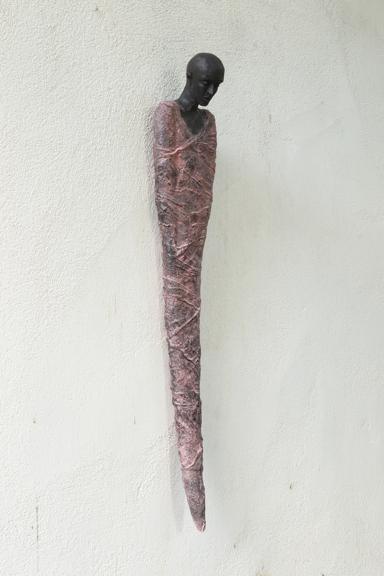 Observer, kieta nuij sculptures in bronze