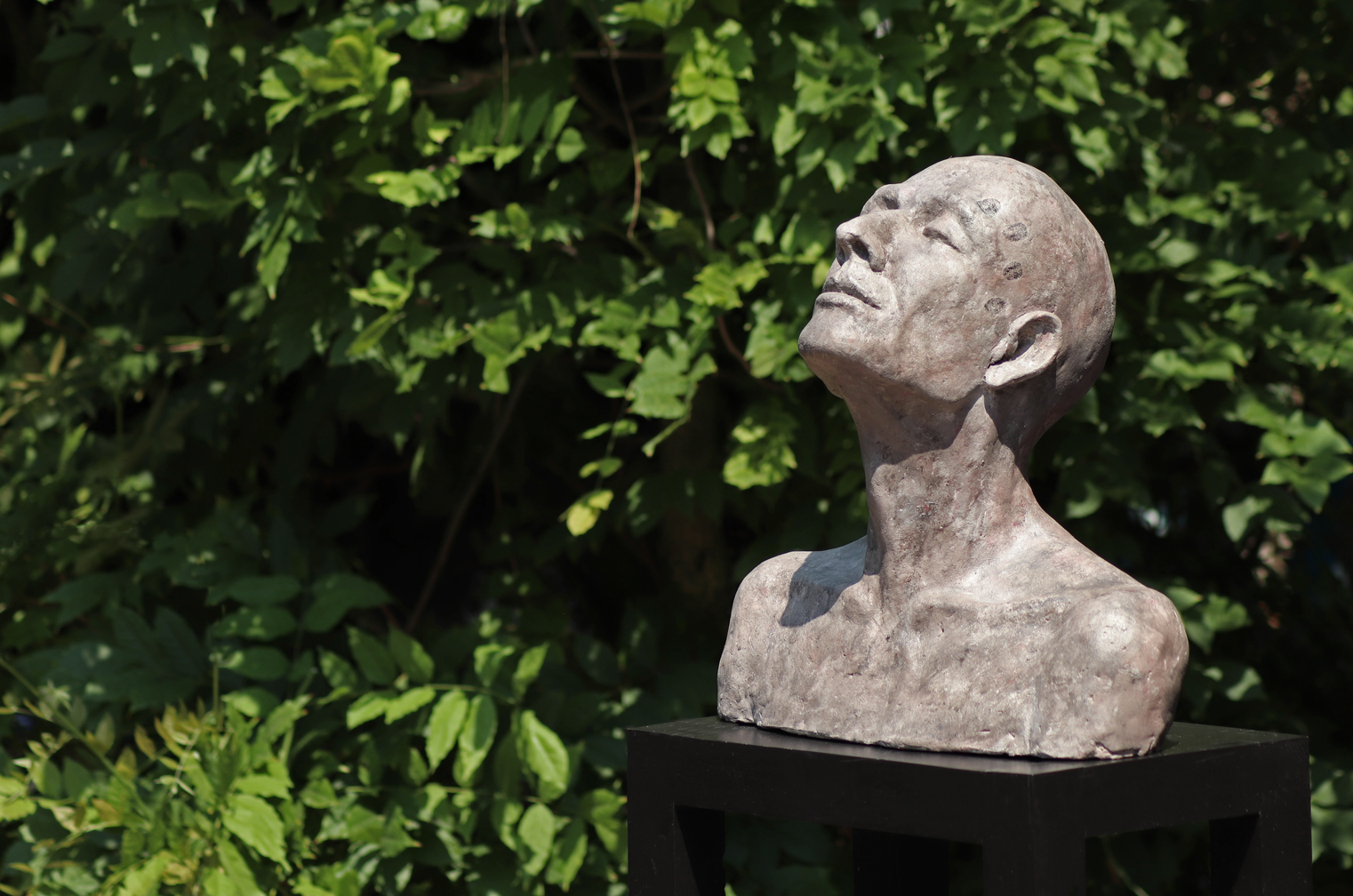 Touched, Kieta Nuij sculptures in bronze