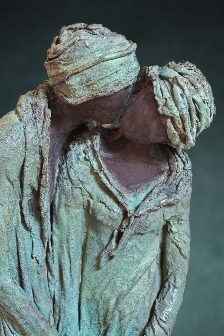 The kiss, Kieta Nuij sculptures in bronze