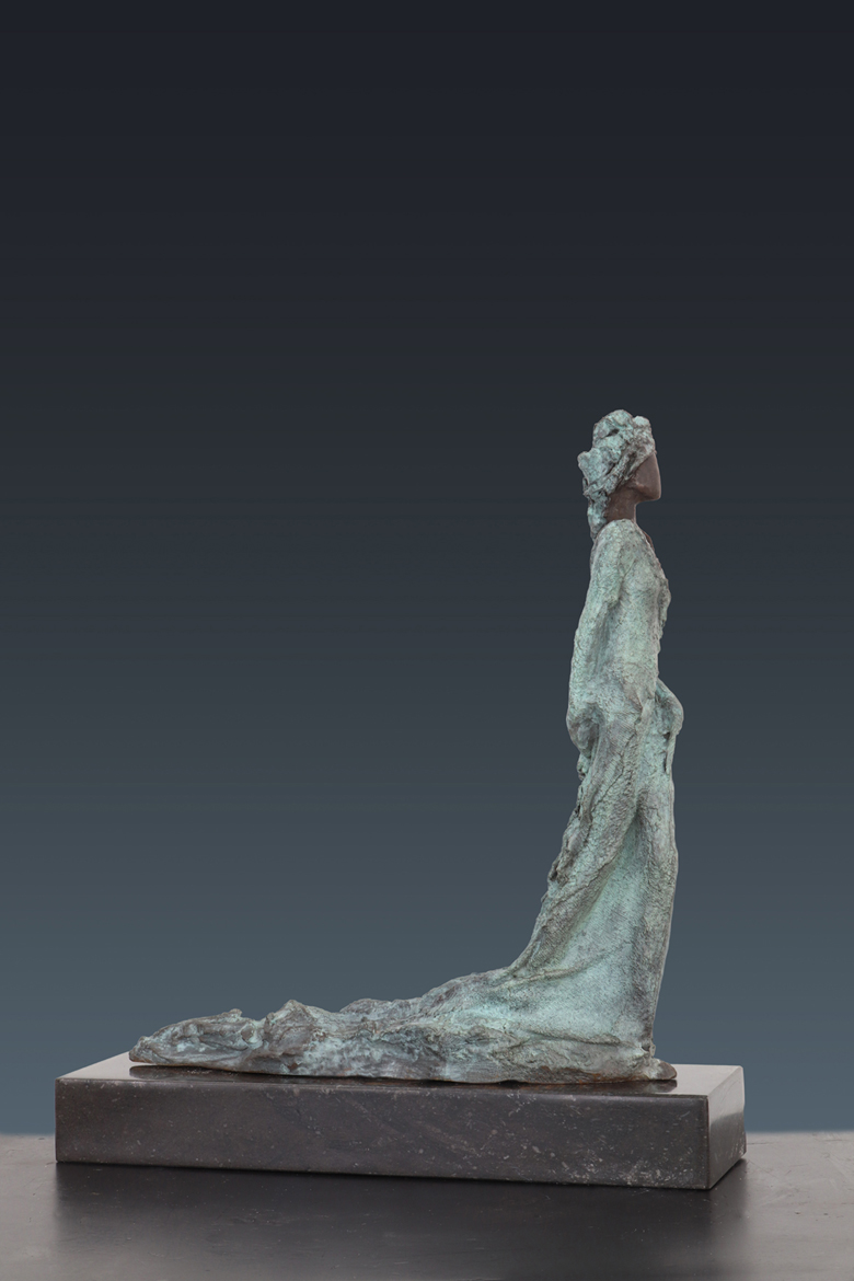 slipping away (kieta nuij sculptures in bronze)