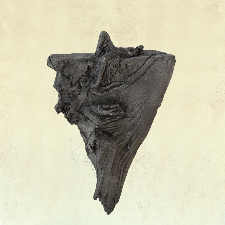 On the edge, Kieta Nuij bronze sculptures